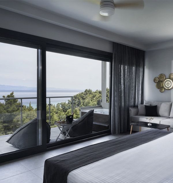 HONEYMOON SUITE WITH OUTDOOR JACUZZI AND SEA VIEW